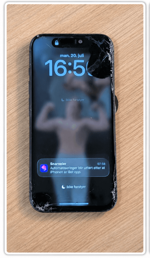 Før: iPhone 15 Pro – Skjerm- og bakglassreparasjon